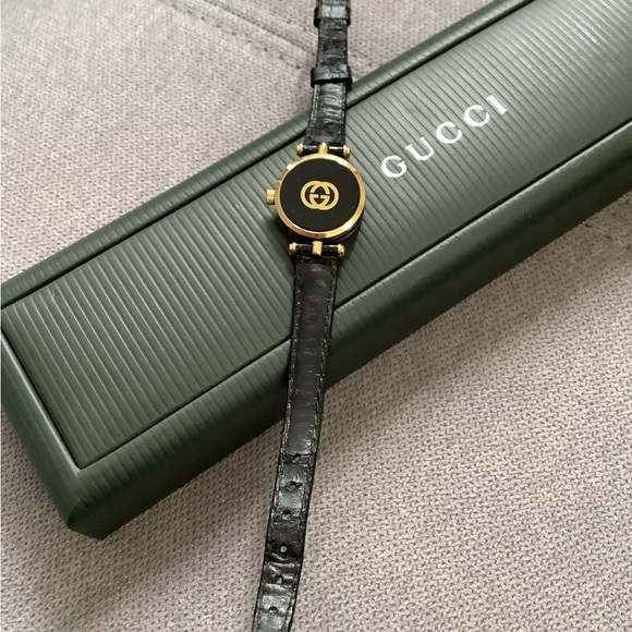 Ladies GUCCI SHELLY LINE watch 🔥🔥🔥 - Picture 4 of 12